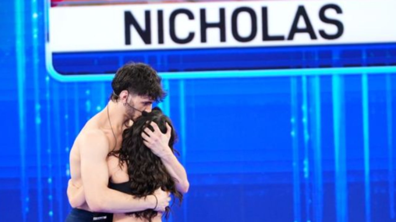 Nicholas deve lasciare la scuola di Amici 23