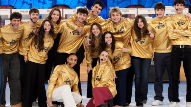 Amici anticipazioni, due prof creano scompiglio tra gli allievi: è caos nella scuola