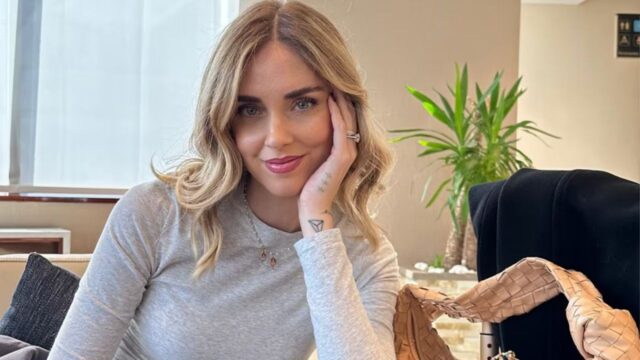 Chiara Ferragni in viaggio per lavoro, quanto costa il suo outfit: cifre da capogiro