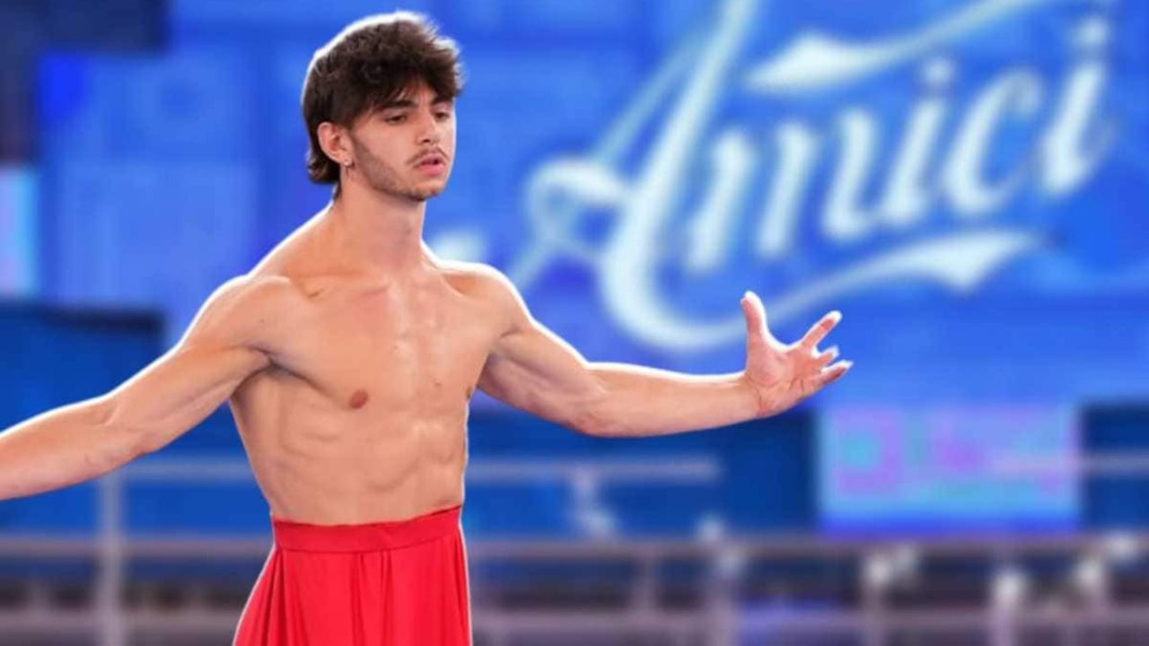 Nicholas balla ad Amici