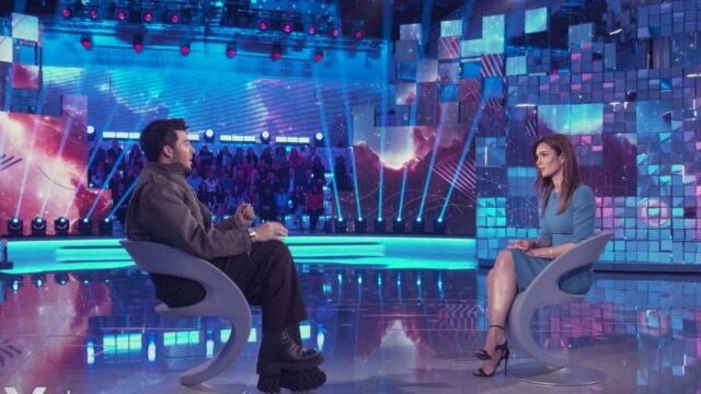 “Lei mi ha salvato” Il cantante si commuove e scoppia in lacrime per lei
