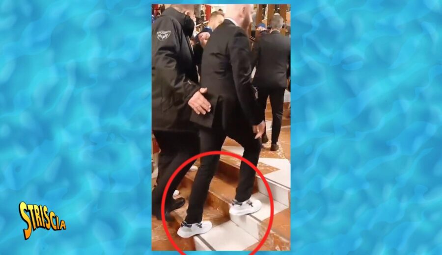 striscia la notizia su John Travolta