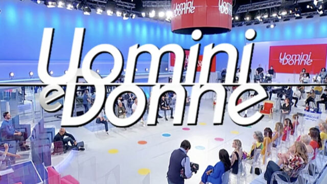 Uomini e Donne, un altro addio nel parterre: questa volta è una dama a lasciare il programma