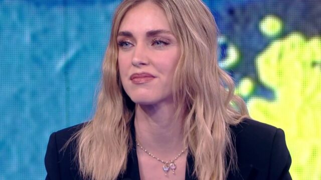 Chiara Ferragni appare tremante e in difficoltà alla sua prima apparizione pubblica: “travolta dall’odio”