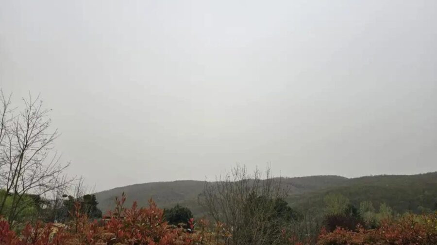 Il cielo in Umbria si tinge di bianco