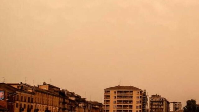 Uno strano cielo sta avvolgendo la città, i primi pazienti già arrivati in ospedale: cosa sta succedendo