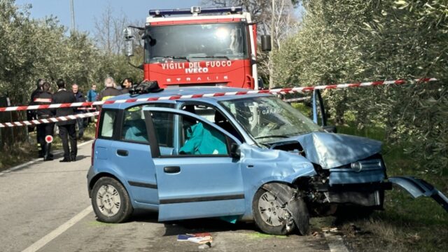 Dramma ad Ari, con la macchina finiscono contro un albero, morta coppia di coniugi