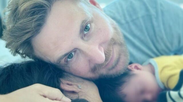 “Benvenuto Cyan” a 56 anni diventa papà per la terza volta, tanta felicità per il noto musicista