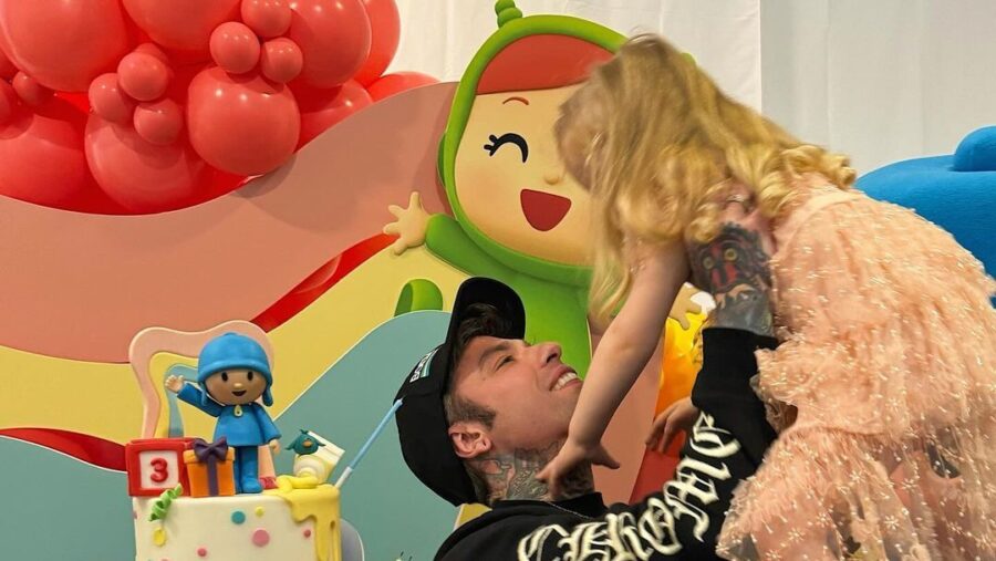 Fedez al compleanno di Vittoria