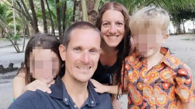 Mamma Laura morta per strada, feriti anche i suoi due bambini di 7 e 11 anni: cosa è successo