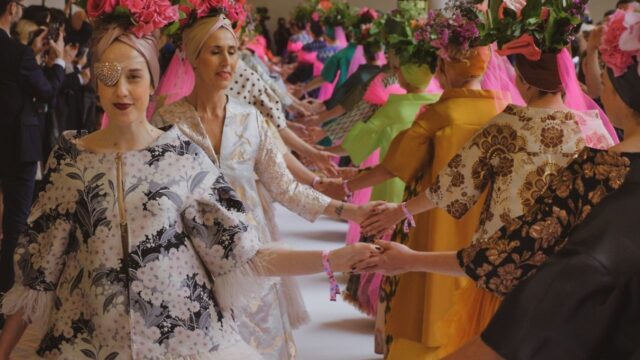 Lutto nel mondo della Moda, muore a 61 anni la stilista visionaria e geniale