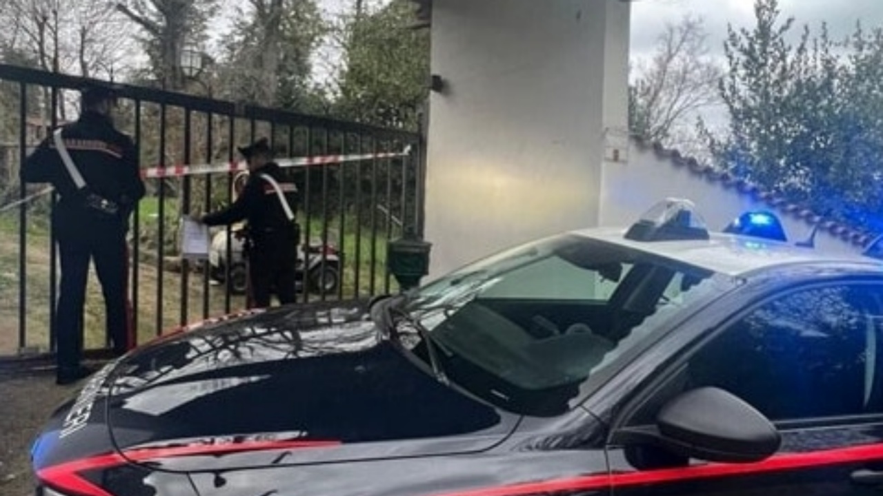 padre muore figlio non chiede aiuto