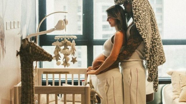“È nato l’amore della nostra vita” Il cantante è diventato papà: l’annuncio commuove
