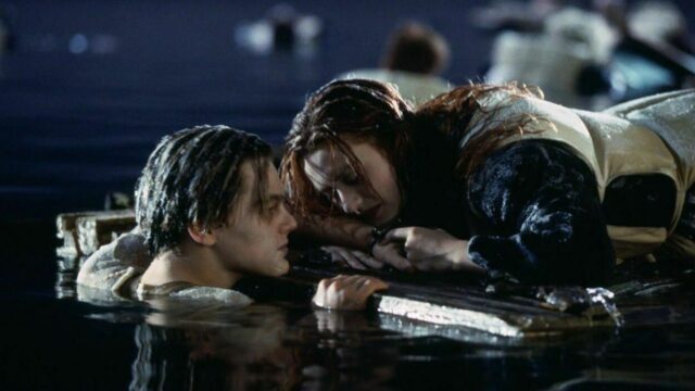 Venduta all’asta la famosa zattera del film Titanic, polemica per la cifra: è stratosferica