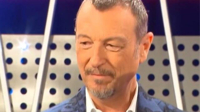 “Sì è vero l’ho scartata, ecco perché” Amadeus ammette che aveva escluso una delle 5 canzoni finaliste di Sanremo 2025