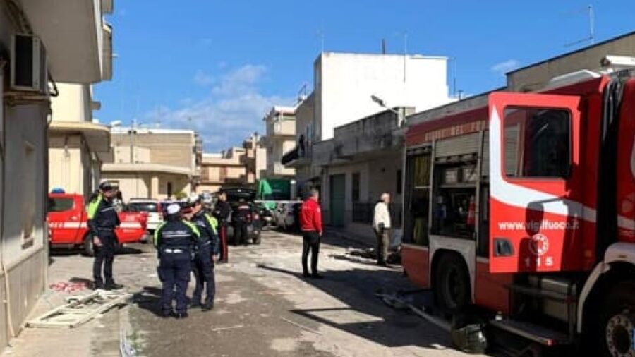 uomo muore in un'esplosione in casa, probabile fuga di gas