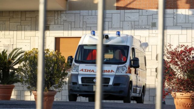 Operato in una clinica di Arezzo, muore a soli 19 anni dopo essere stato dimesso per due volte: aperta un’indagine