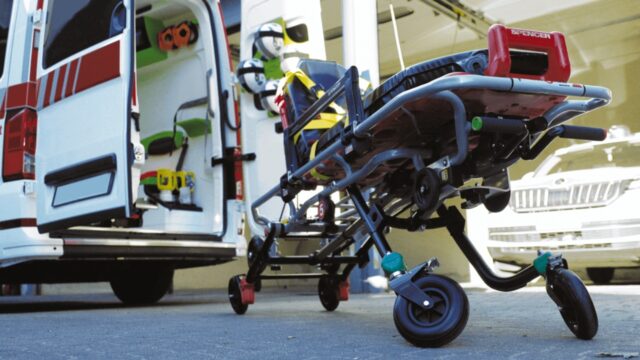 Ferma l’auto mentre è alla guida, muore poco dopo, Gianluca aveva solo 44 anni. Dove e cosa è successo: un’intera comunità sconvolta