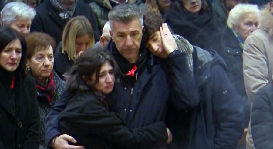 Gino Cecchettin in visita alla tomba della figlia