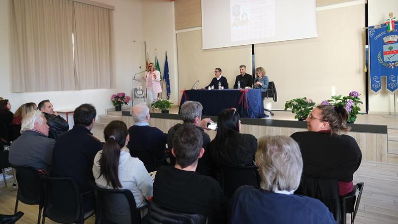 Gino Cecchettin in visita alla tomba della figlia