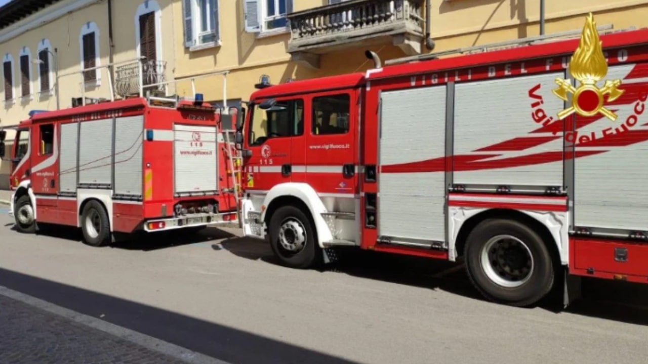 Vigili del fuoco salvano il 15 enne caduto dal lucernario