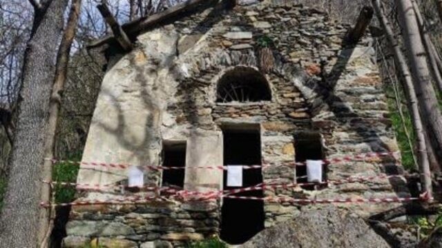 Ragazza trovata morta ad Aosta: cosa hanno trovato gli inquirenti dentro la chiesetta e sul suo corpo