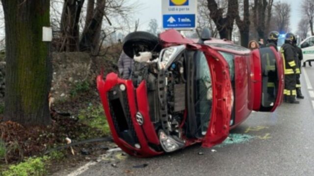 “Soccorsi in codice rosso” Tragedia sulla strada, cinque ragazzi in condizioni drammatiche, clamorosa scoperta sul conducente: dove e cosa è successo