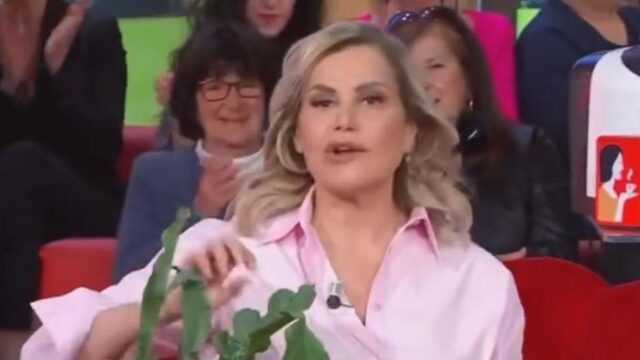 Cos’è la “paralisi di Bell”, quali sono i sintomi e come si cura la patologia che ha colpito Simona Ventura