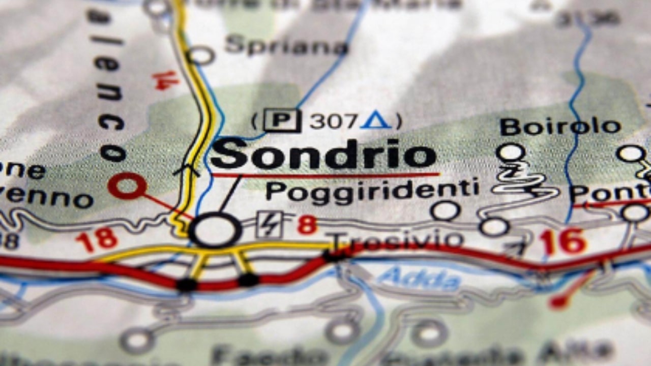 Zio viene colpito alla gola dal nipote
