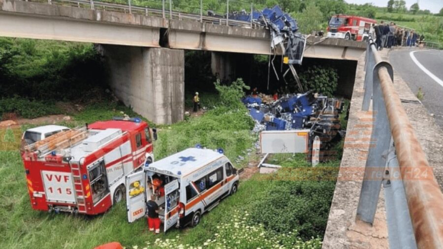 Grave incidente: Tir precipita da un viadotto