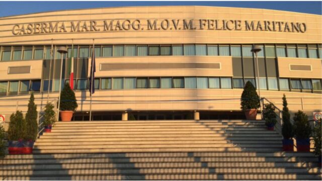 Carabiniera di 25 anni si chiude nell’aula della scuola allievi marescialli di Firenze, poi il drammatico gesto