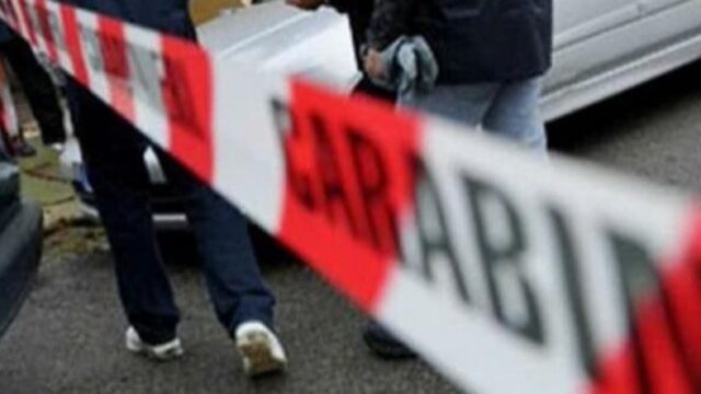 Giovane donna trovata morta da un passante in un sentiero ad Aosta: non si esclude l’omicidio