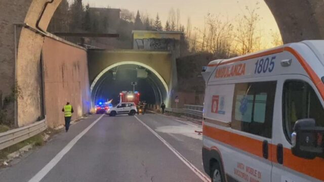 “Il bilancio è grave” Tragico incidente in galleria, immediati i soccorsi e traffico in tilt: dove e cosa è successo