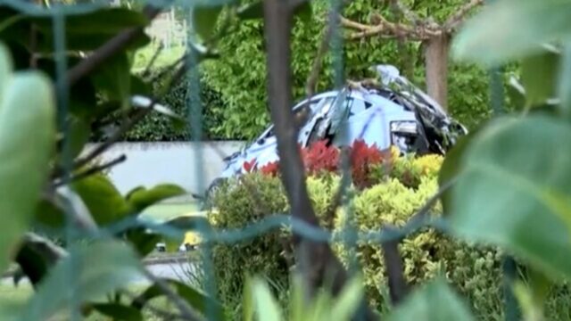 Incidente a Vezza d’Alba, con la macchina finiscono in un giardino privato, il bilancio è drammatico: due morti e due feriti