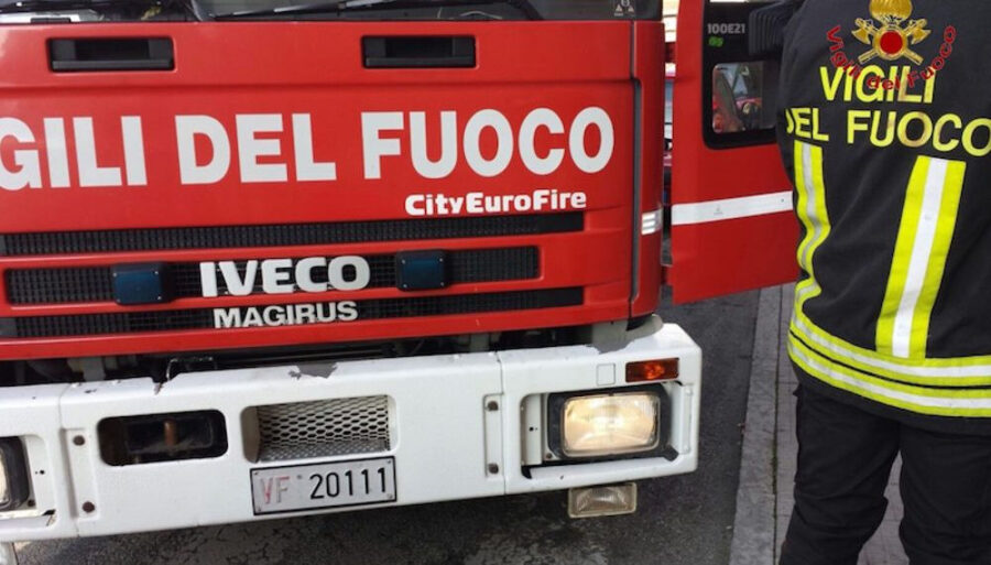 uomo muore in un'esplosione in casa, probabile fuga di gas