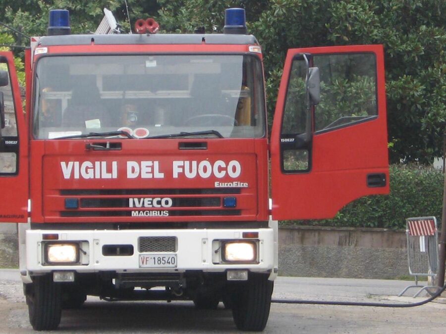 Asciugatrice prende fuoco, finiscono in ospedale mamma e bimba