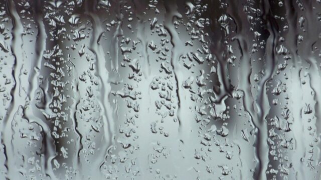 Maltempo in Italia, rischio forti temporali: la Protezione Civile lancia l’allerta in questa città 