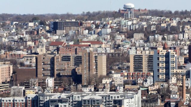 Forte scossa di terremoto nella grande città, momenti di tensione nella popolazione