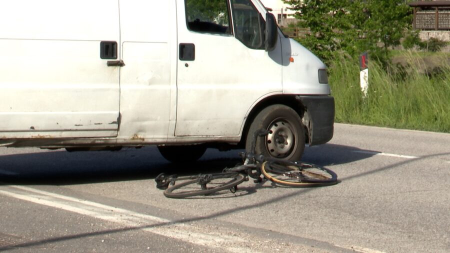 incidente bici furgone