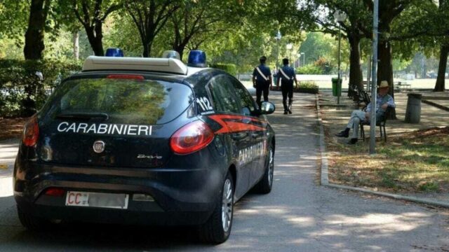 Tenta di rapire il figlio di una donna incinta davanti all’asilo: la scoperta sull’uomo e cosa è successo