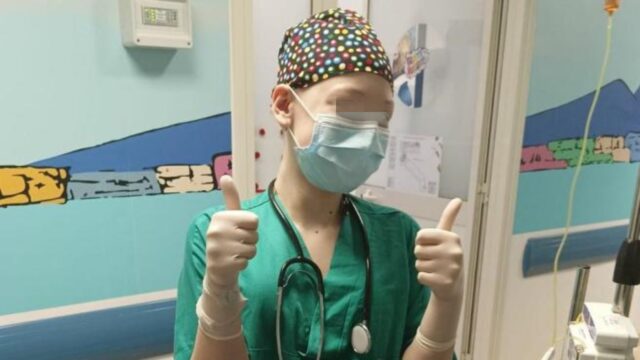 La storia della piccola Asia, la 14enne malata di tumore che è stata insultata sui social per via del suo aspetto
