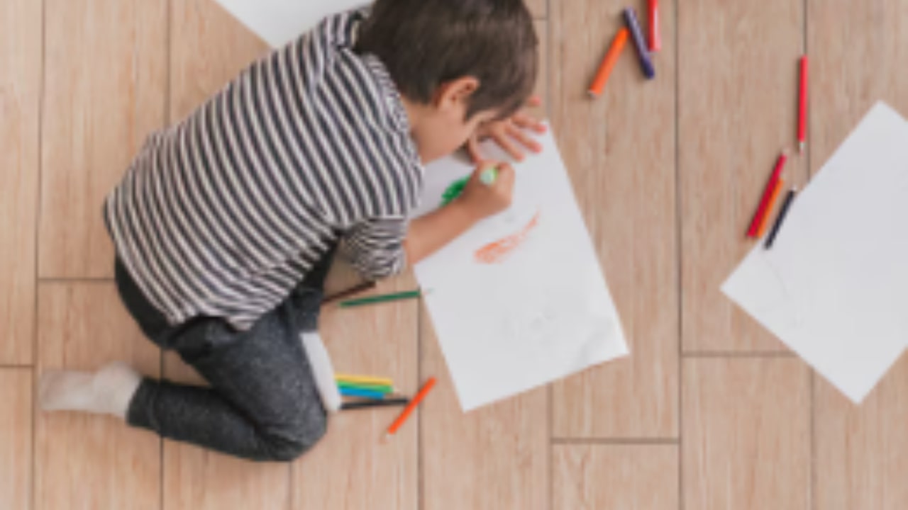 Bambino ingioia una matita da 10 centimetri ma non riposta danni