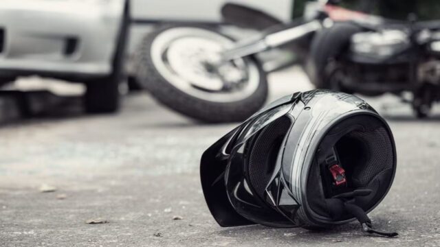 “Impatto violentissimo” Perde la vita sul colpo, lascia la moglie e due figli, coinvolta anche una giovane di 24 anni: dove e cosa è successo 
