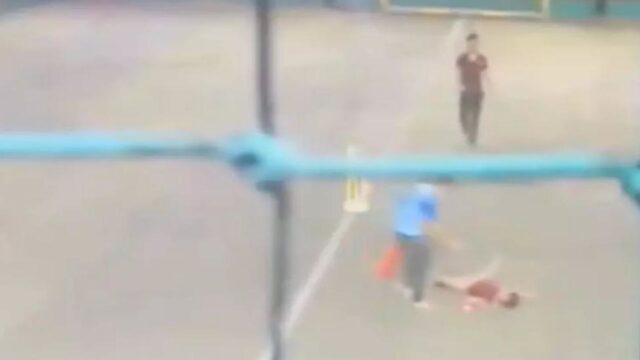 Tragedia durante una partita: bambino perde la vita per una pallina, il video sconvolge la comunità
