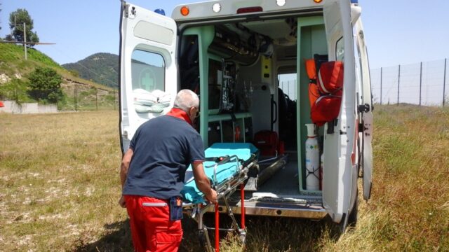 20 enne non fa rientro a casa, i genitori lo vanno a cercare preoccupati: poi il tragico epilogo