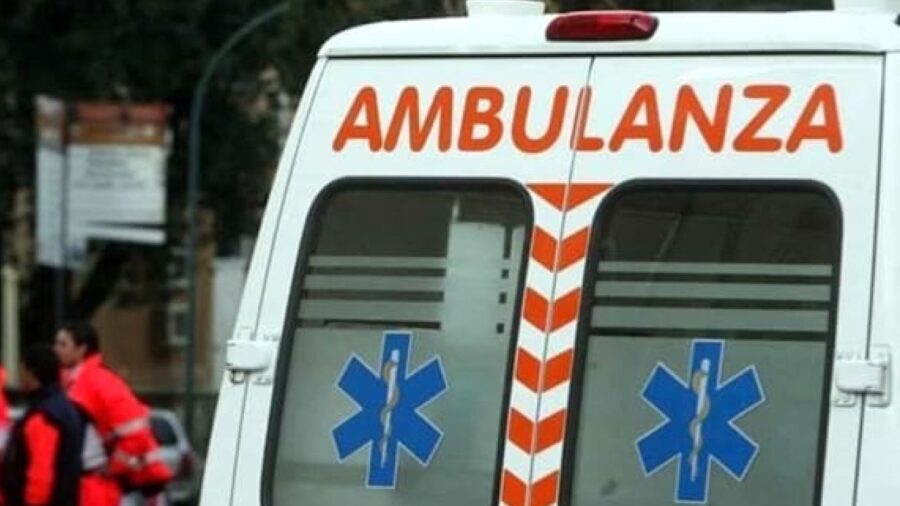rischia di annegare in piscina, bambino a Gardone Riviera