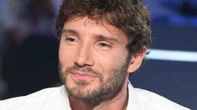 “Tutti questi soldi” Svelata la cifra del nuovo contratto Rai di Stefano De Martino: da non crederci