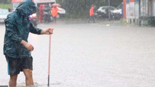 Emergenza maltempo, la città italiana risvegliata tra allagamenti e disagi, i cittadini costretti a lasciare le proprie abitazioni