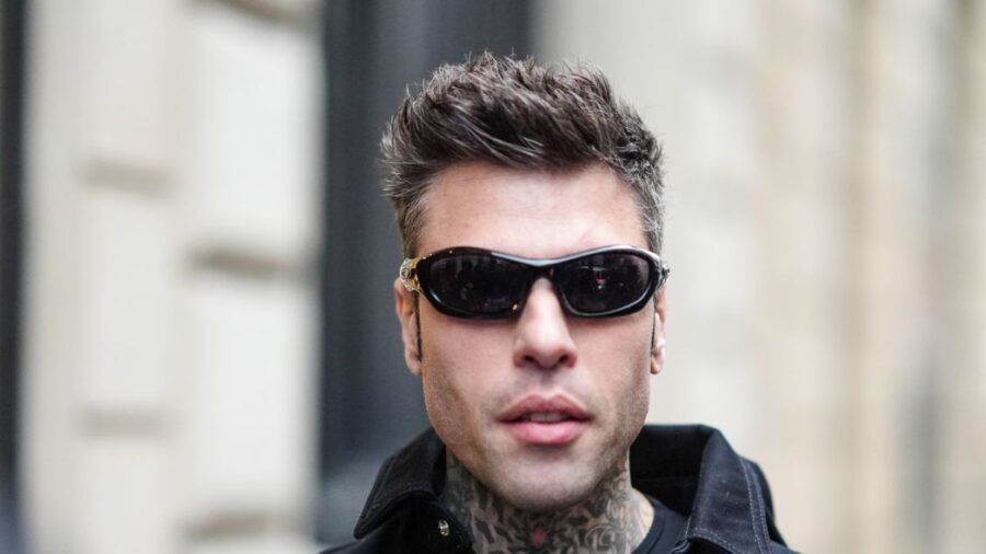 Fedez beccato in discoteca