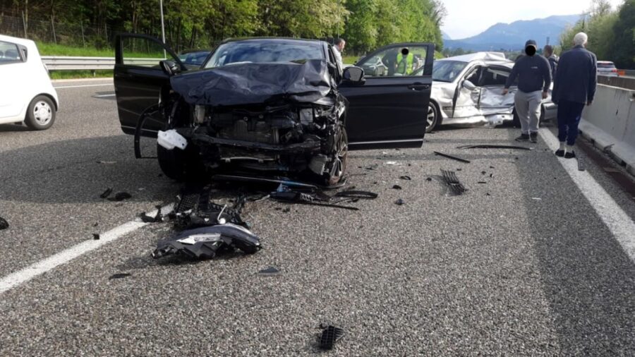 Incidente frontale in autostrada